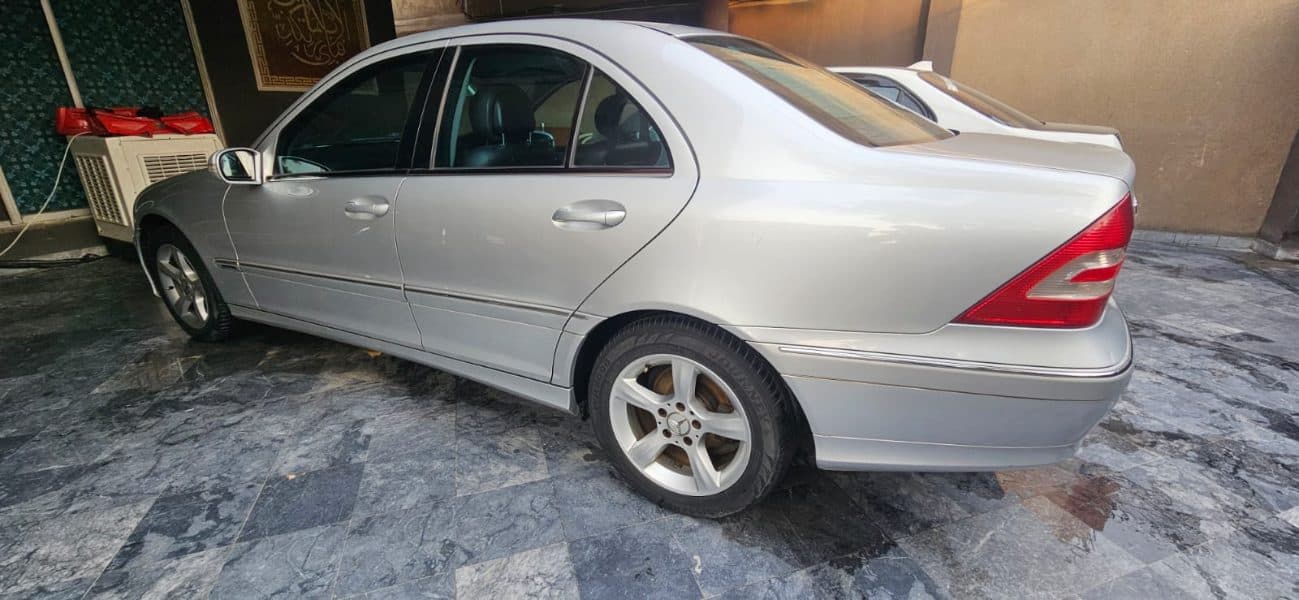 Mercedes Benz C Class C180 thumbnail 2