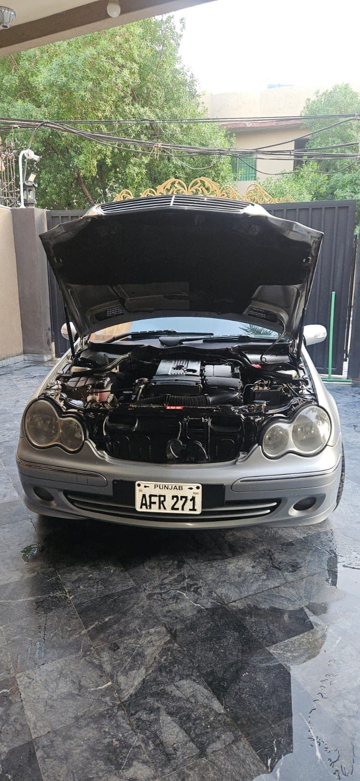 Mercedes Benz C Class C180 thumbnail 3