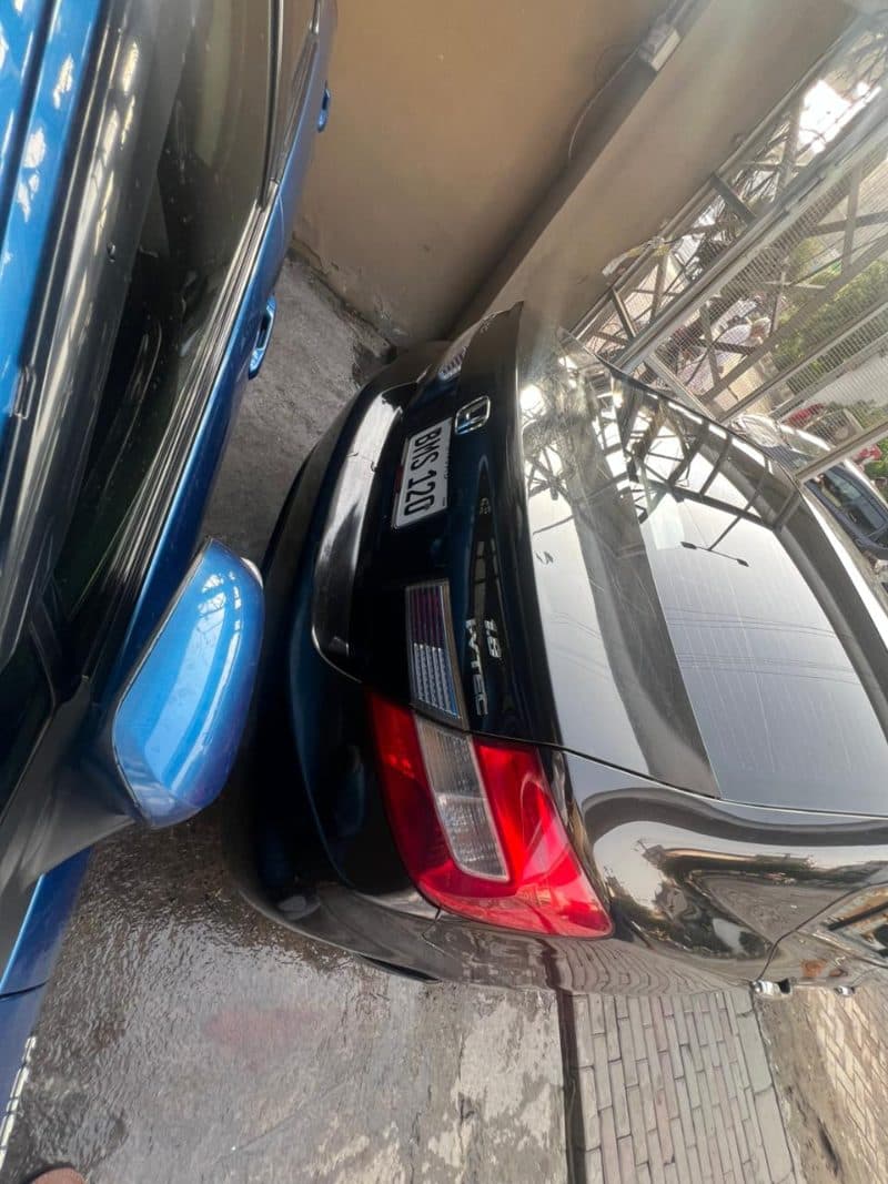 Honda Civic 1.8 i-VTEC CVT thumbnail 3