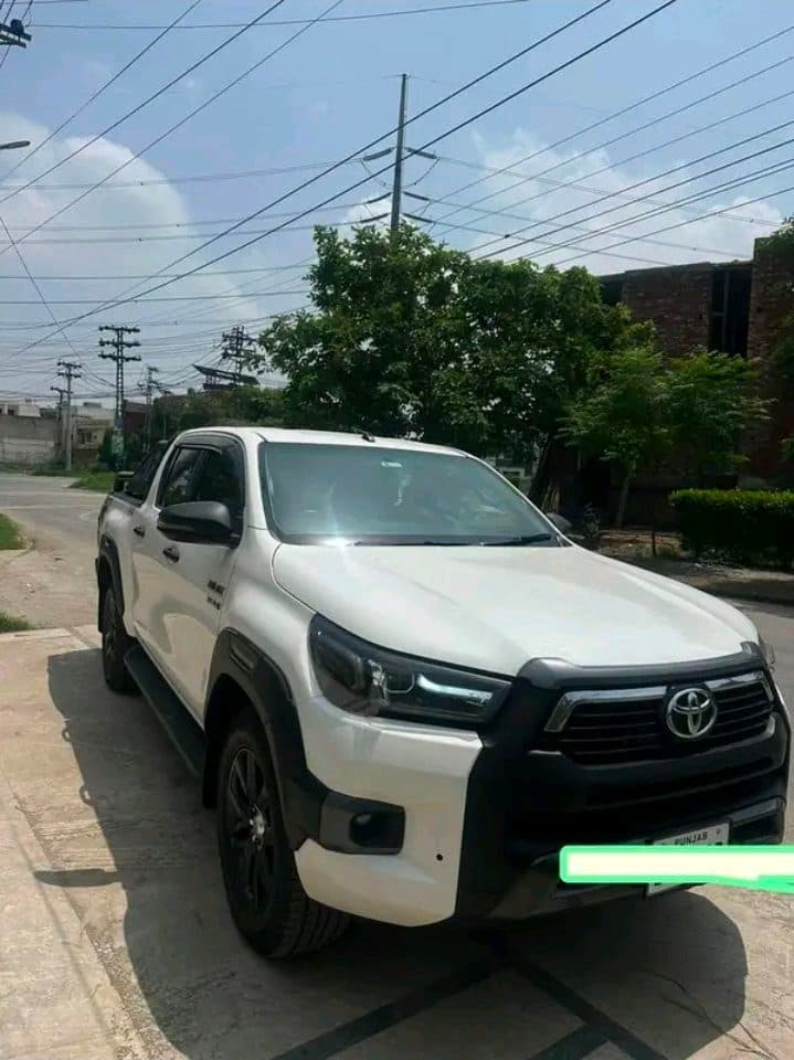 Toyota Hilux Revo V Automatic 2.8