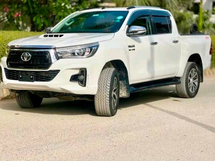 Toyota Hilux Revo V Automatic 2.8
