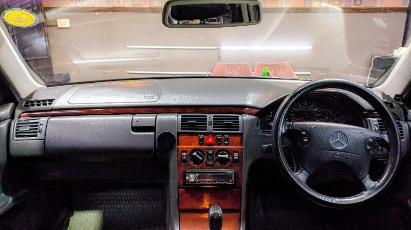 Lahore Mercedes Benz E Class E 220 d 2001