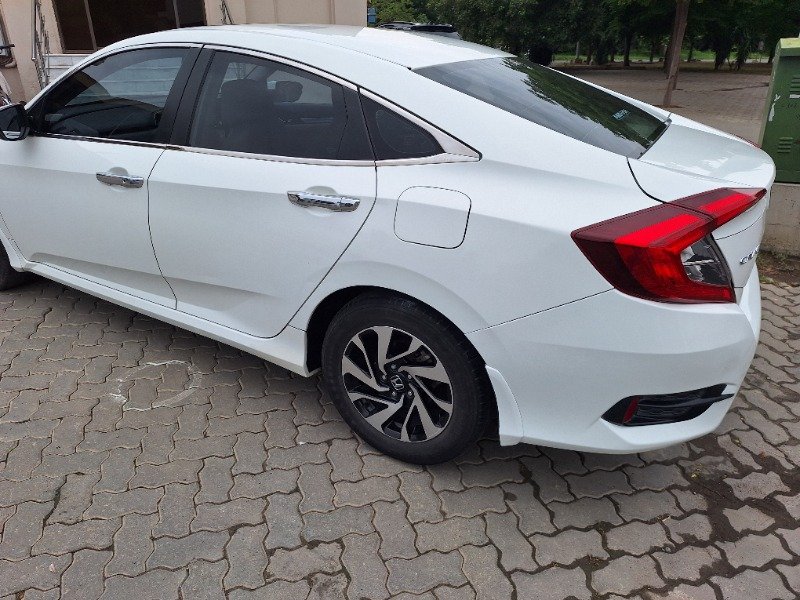 Honda Civic Oriel 1.8 i-VTEC CVT 2018 Lahore