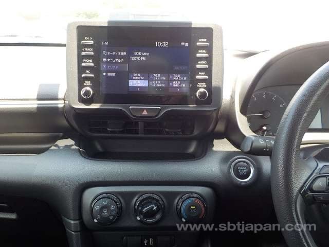 Toyota Yaris Hatchback 2022 Pearl White