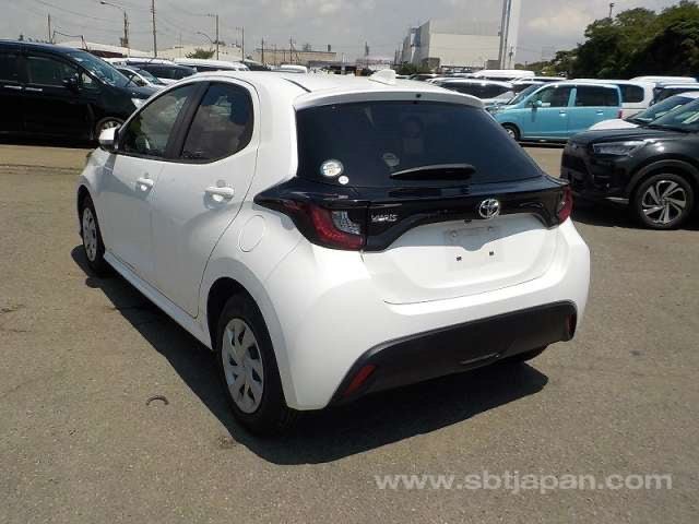 Toyota Yaris Hatchback 2022 Pearl White