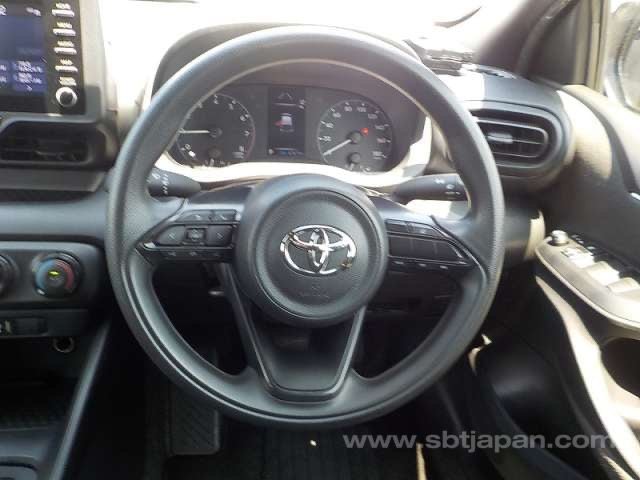 Toyota Yaris Hatchback 2022 Pearl White