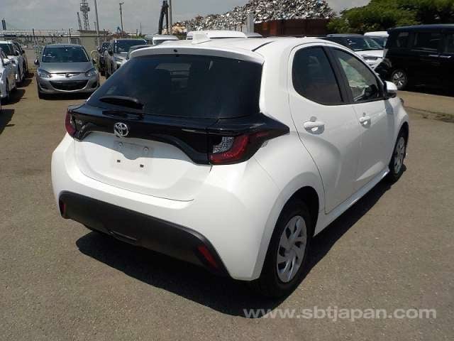 Toyota Yaris Hatchback 2022 Pearl White