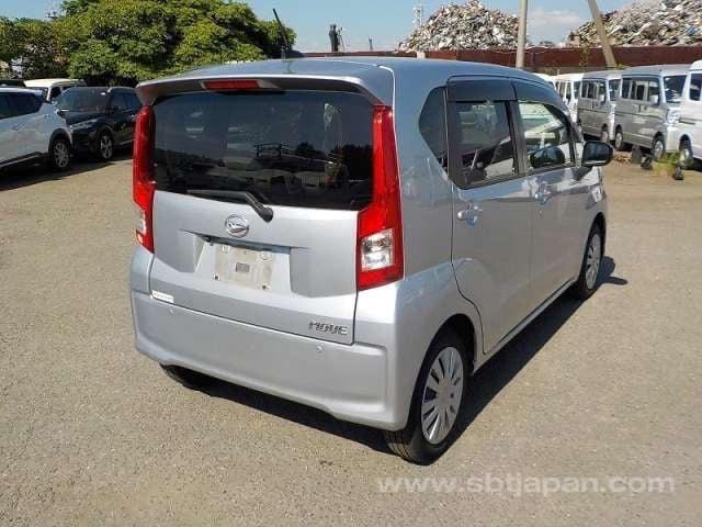 Daihatsu Move 2022 silver