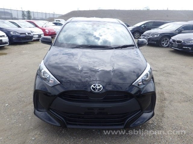 Toyota Yaris Hatchback 2022 black 2025 FRESH CLEAR 4 GRADE