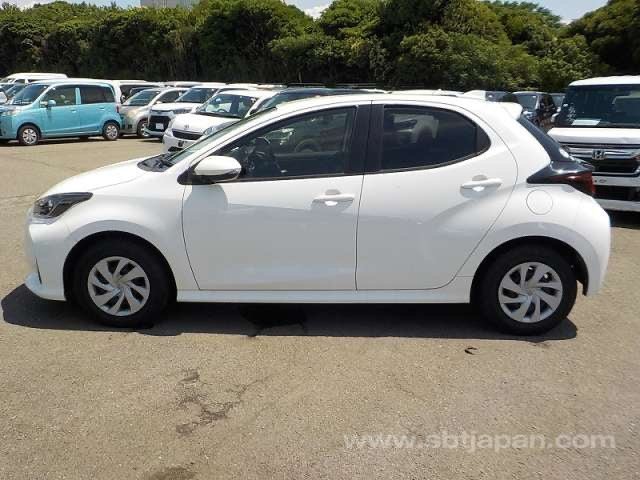 Toyota Yaris Hatchback 2022 Pearl White