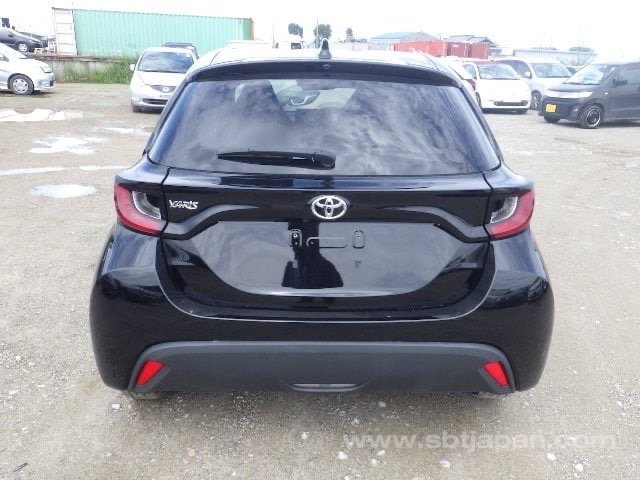 Toyota Yaris Hatchback 2022 black 2025 FRESH CLEAR 4 GRADE
