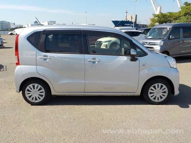 Daihatsu Move 2022 silver