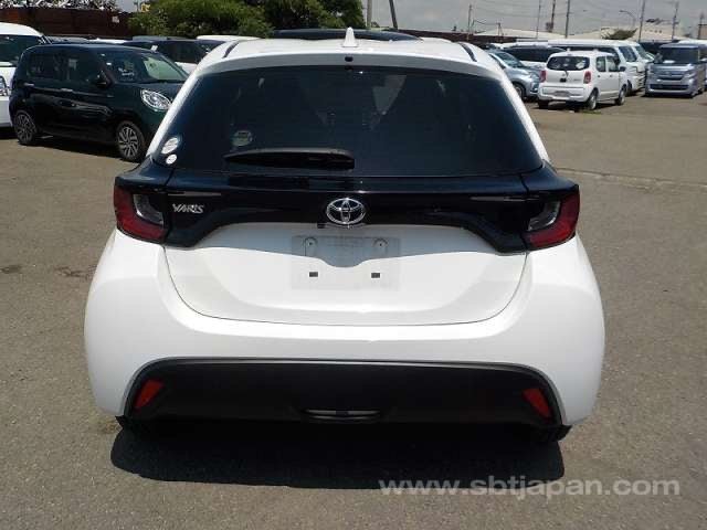 Toyota Yaris Hatchback 2022 Pearl White