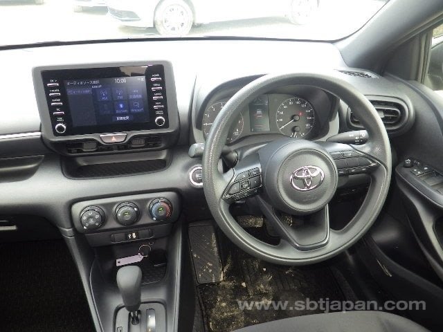 Toyota Yaris Hatchback 2022 black 2025 FRESH CLEAR 4 GRADE