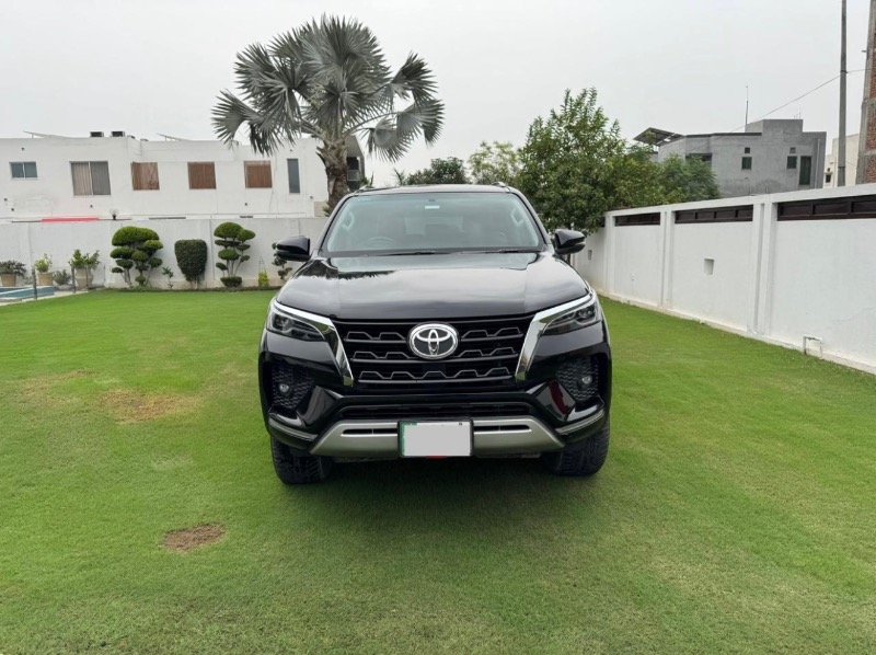 Toyota Fortuner 2.7 V 2019  Lahore