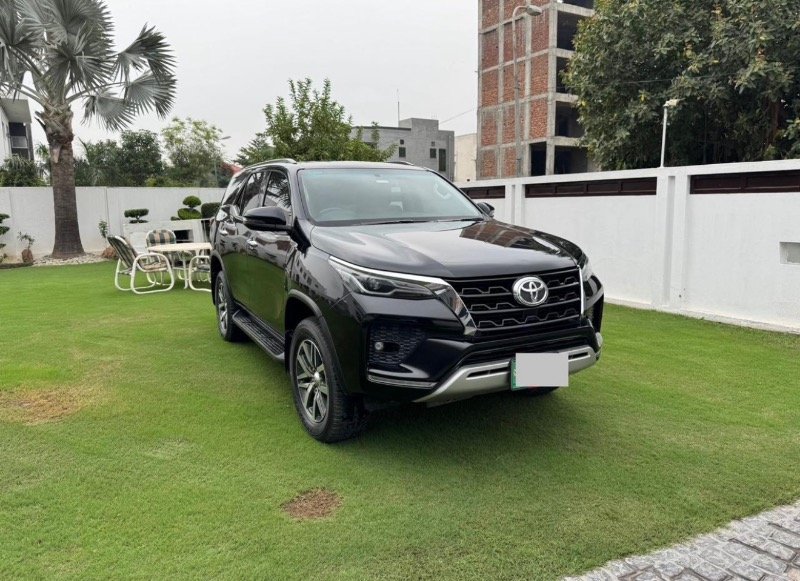 Toyota Fortuner 2.7 V 2019  Lahore