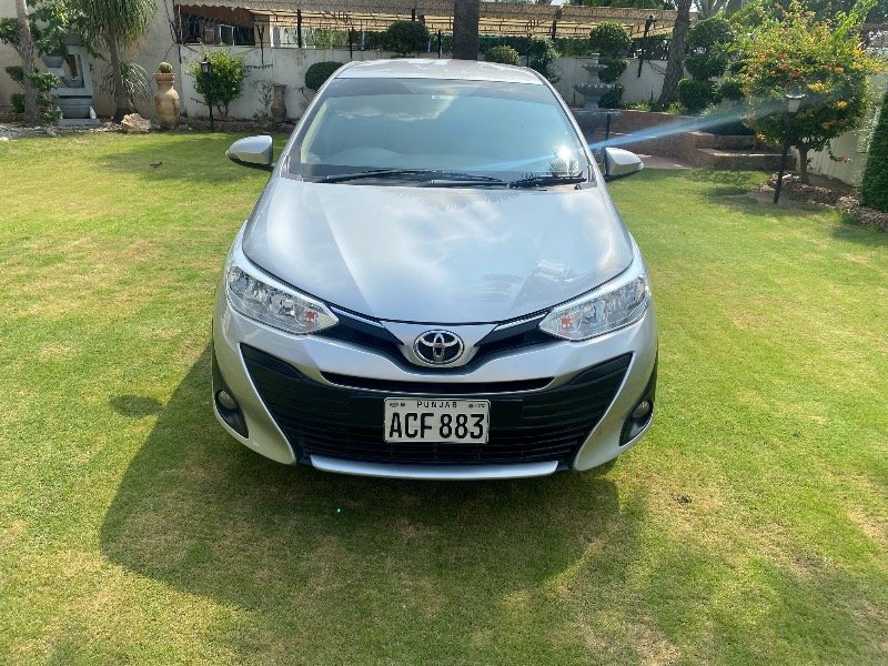 Toyota Yaris Sedan 2021 Silver Metallic
