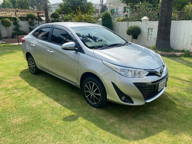 Toyota Yaris Sedan 2021 Silver Metallic