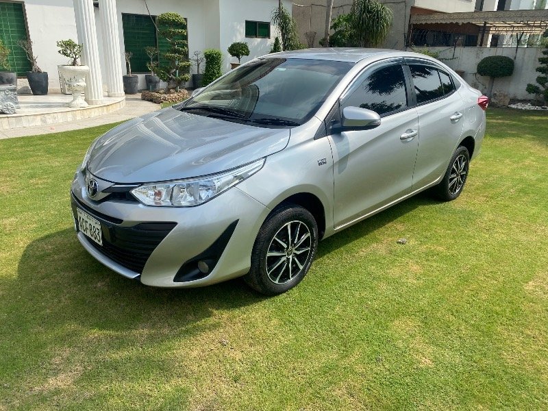 Toyota Yaris Sedan 2021 Silver Metallic