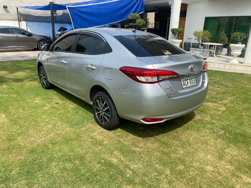 Toyota Yaris Sedan 2021 Silver Metallic