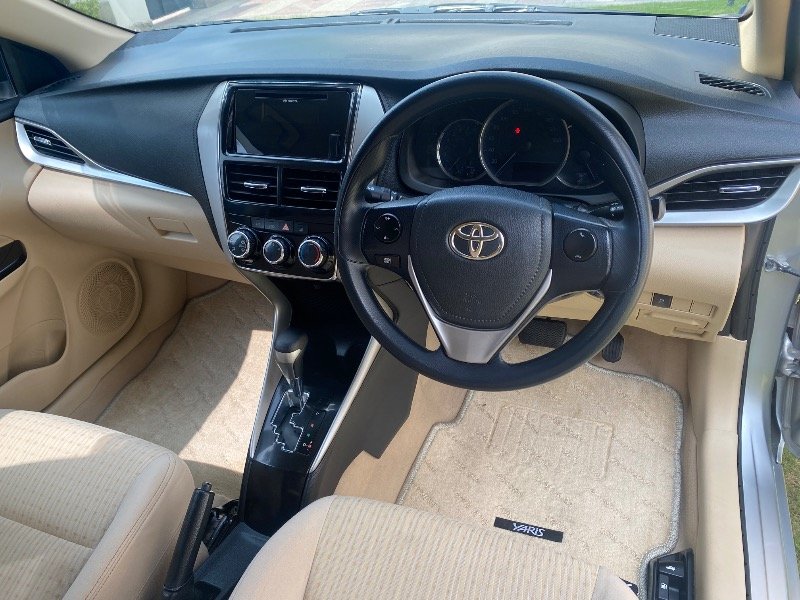 Toyota Yaris Sedan 2021 Silver Metallic