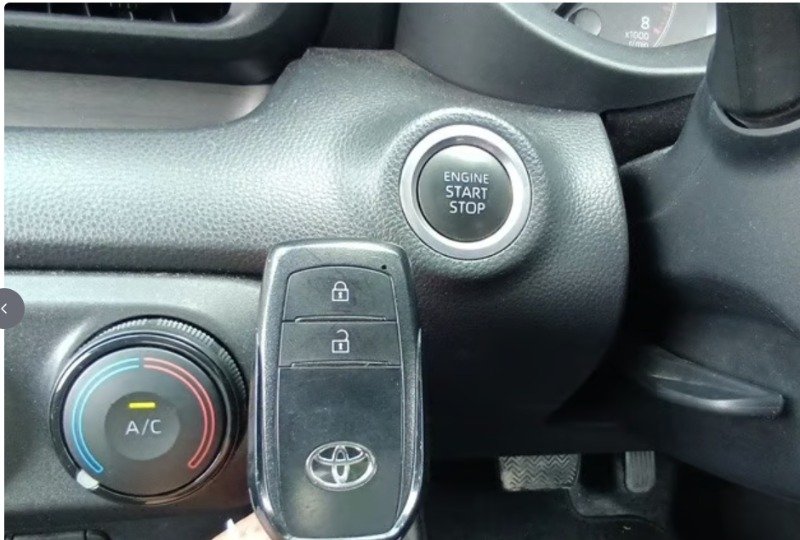 Toyota Yaris Hatchback 2022 White