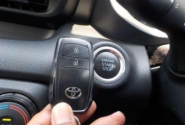 Toyota Yaris Hatchback 2022 Pearl White