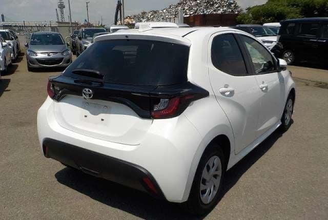Toyota Yaris Hatchback 2022 Pearl White