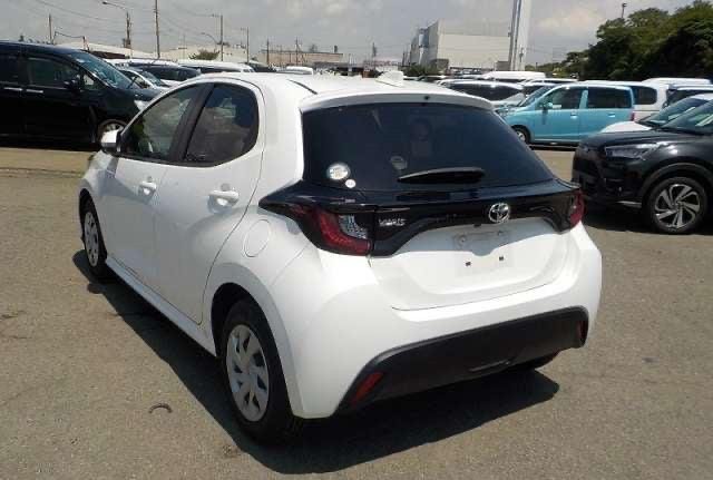 Toyota Yaris Hatchback 2022 Pearl White