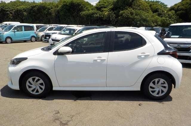 Toyota Yaris Hatchback 2022 Pearl White
