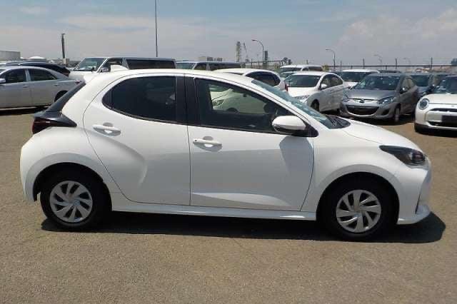 Toyota Yaris Hatchback 2022 Pearl White
