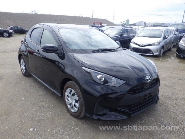 Toyota Yaris Hatchback 2022 black 2025 FRESH CLEAR 4 GRADE