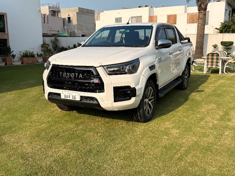Toyota Hilux Revo V Automatic 2.8 2021 Lahore