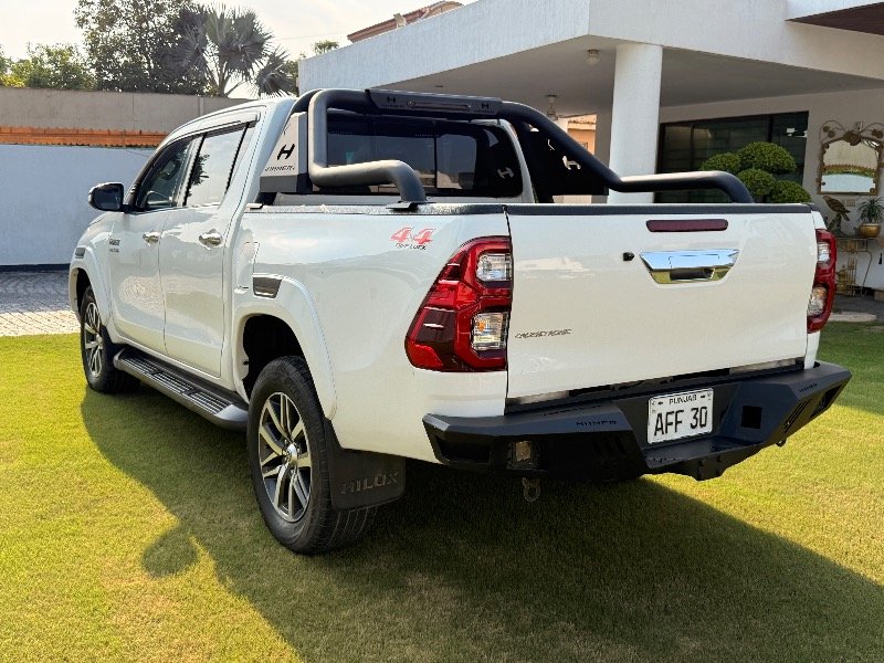 Toyota Hilux Revo V Automatic 2.8 2021 Lahore