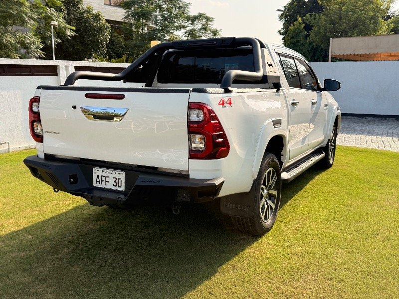 Toyota Hilux Revo V Automatic 2.8 2021 Lahore