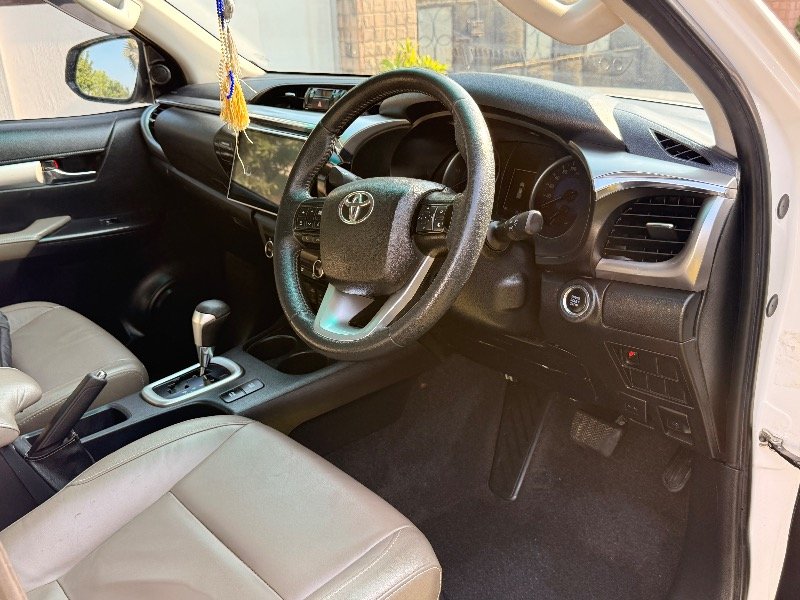 Toyota Hilux Revo V Automatic 2.8 2021 Lahore